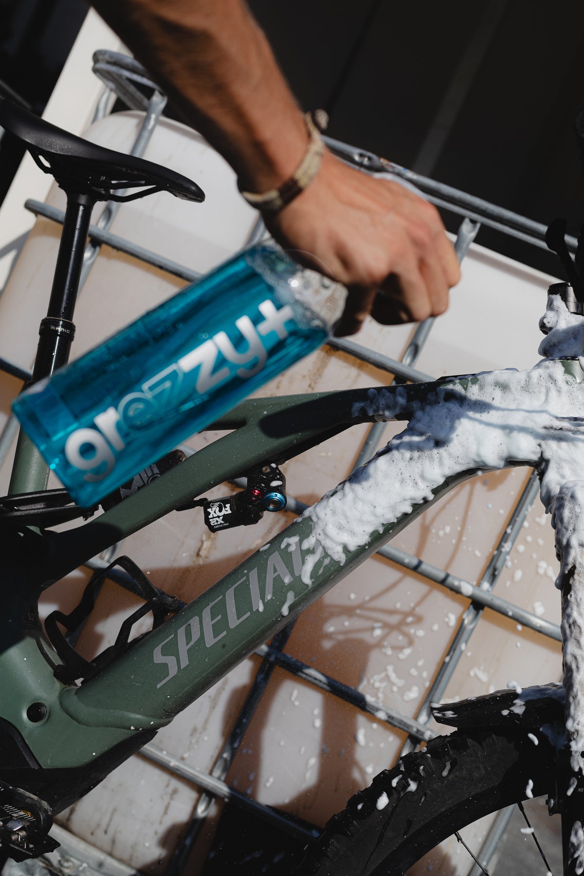 Shampoo Grezzy + E-Razer Formula 1L